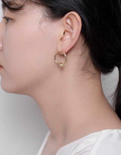 丝带结环形耳钉