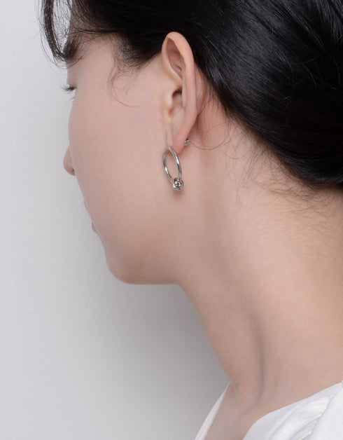 丝带结环形耳钉