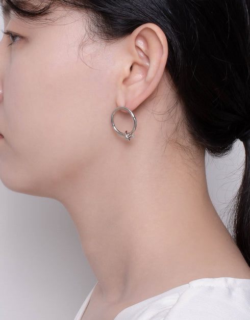 丝带结环形耳钉