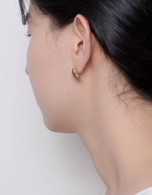 Vintage Charm Resin Studs 18k Gold Plated Stylish Design