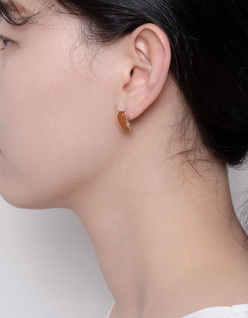 Vintage Charm Resin Studs 18k Gold Plated Stylish Design