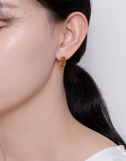 Vintage Charm Resin Studs 18k Gold Plated Stylish Design