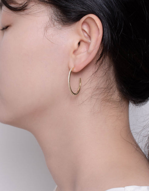 Parıldayan Zarafet: Kore'den Esinlenen CZ Halka Küpeler