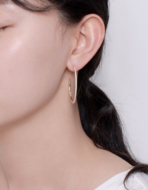 Parıldayan Zarafet: Kore'den Esinlenen CZ Halka Küpeler