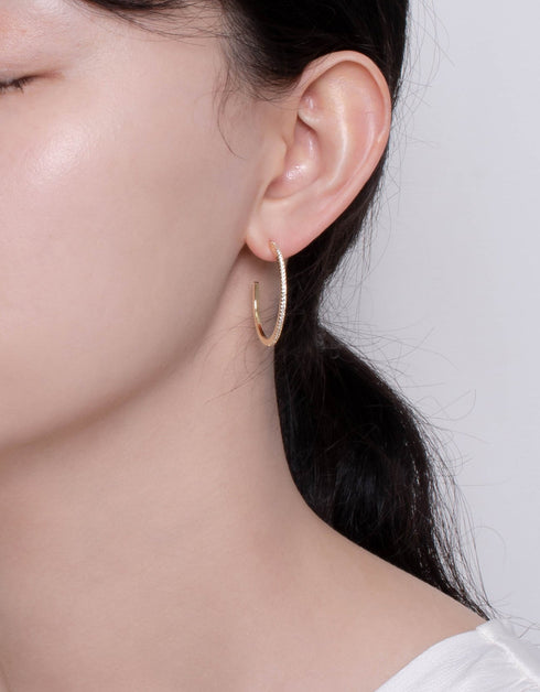 Parıldayan Zarafet: Kore'den Esinlenen CZ Halka Küpeler