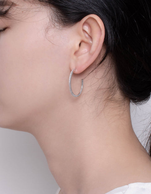 Parıldayan Zarafet: Kore'den Esinlenen CZ Halka Küpeler