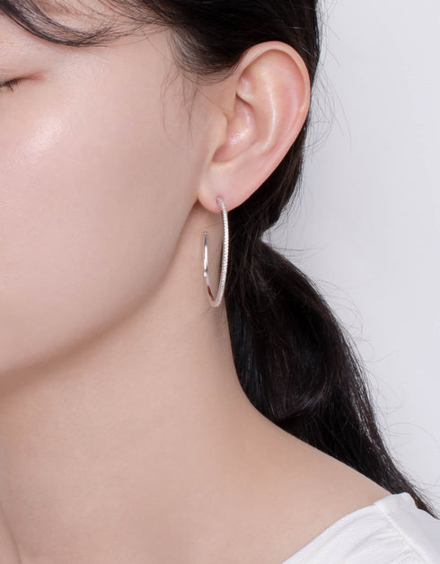 Parıldayan Zarafet: Kore'den Esinlenen CZ Halka Küpeler