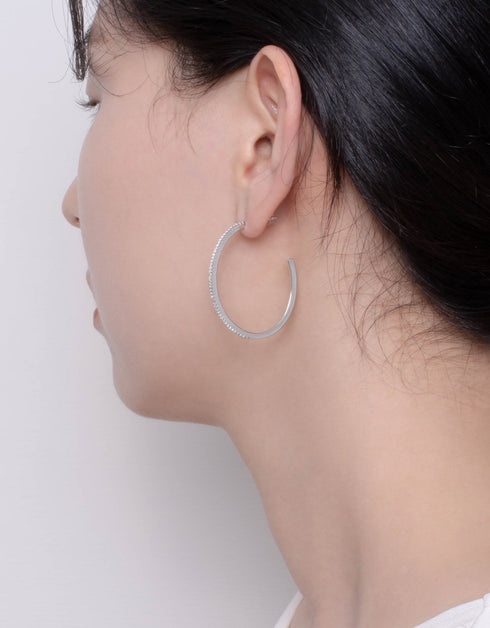 Parıldayan Zarafet: Kore'den Esinlenen CZ Halka Küpeler