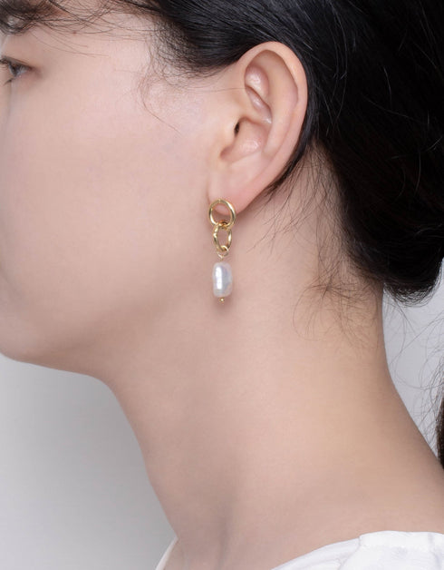 18 Ayar Altın Parıltılı İnci Çağlayan Damla Küpe