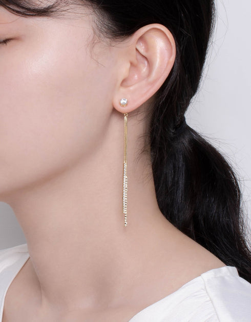 Parlak Çağlayan: Kübik Zirkonya Zincir Damla Küpeler