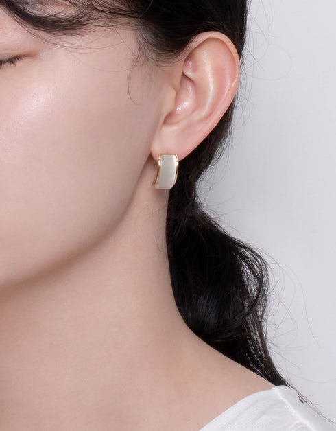 Vintage Charm Resin Studs 18k Gold Plated Stylish Design