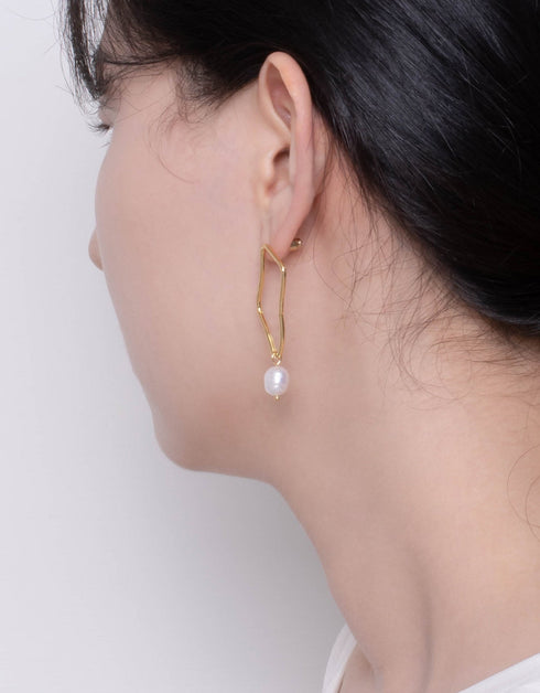 Elegant Pearl Droplet Geometric Earrings - 18K Gold Plated
