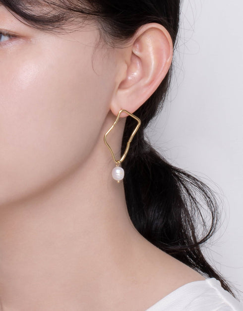 Elegant Pearl Droplet Geometric Earrings - 18K Gold Plated