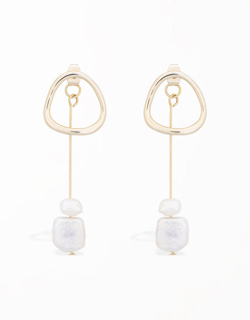 Pearlesque Allure:镀金圈状和杆状淡水珍珠耳环