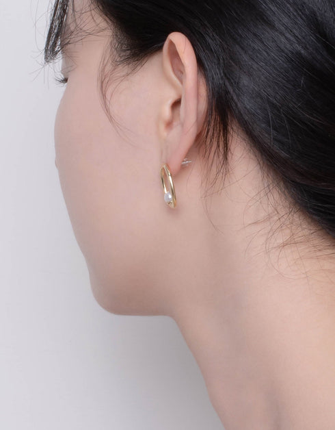 Elegant Pearl Stud Earrings in Gold or Platinum Plating