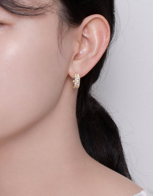 Klasik Parlaklık: C Şekilli Oval Kübik Zirkonya Halka Küpeler