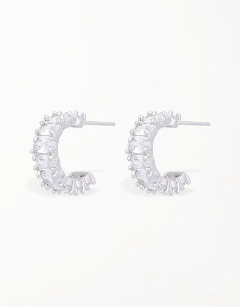 Klasik Parlaklık: C Şekilli Oval Kübik Zirkonya Halka Küpeler